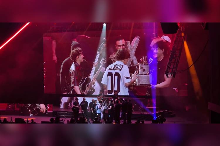 El 'X Tour México' llega a Guadalajara con un Xavi en modo celebración